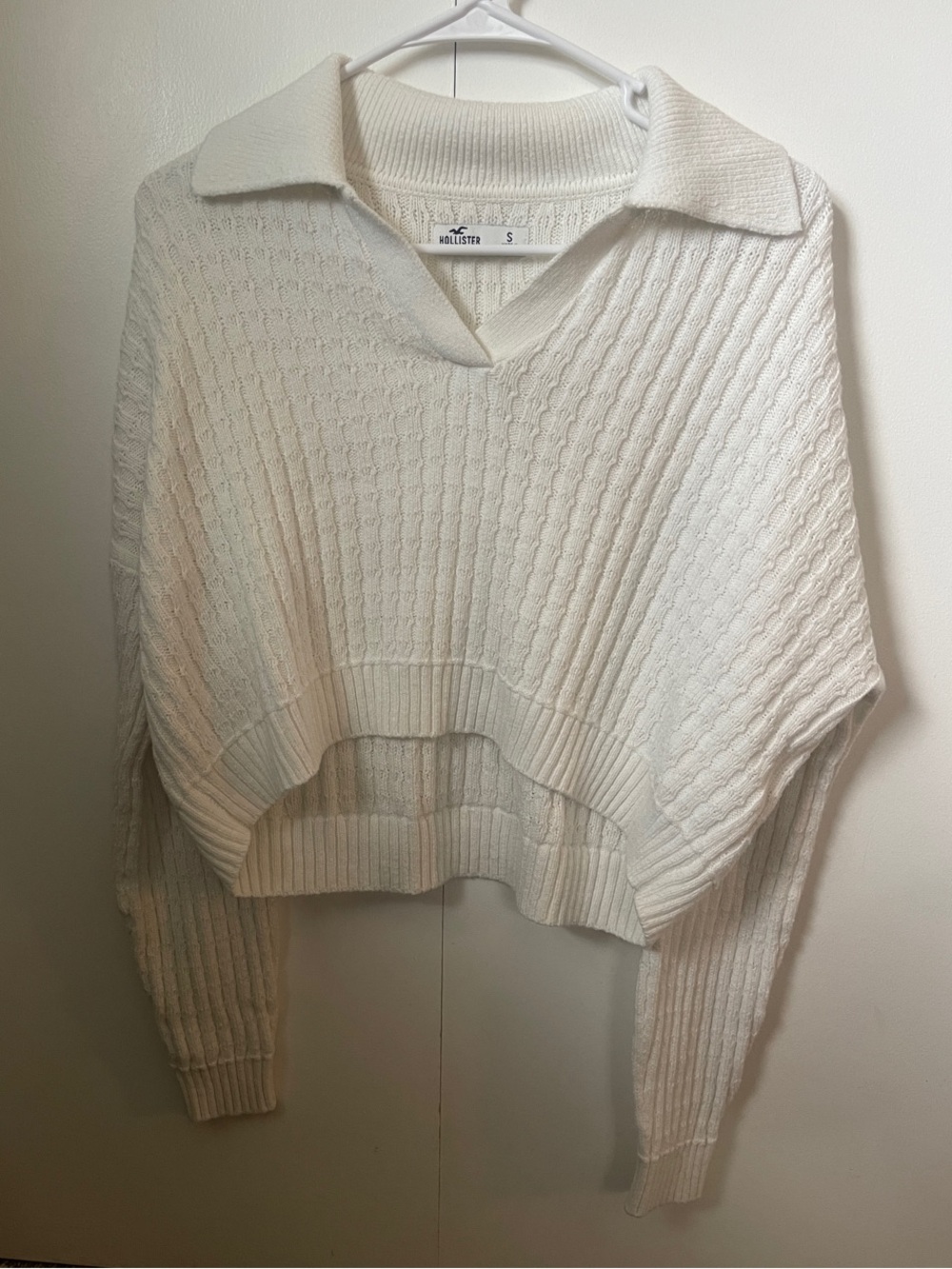 Hollister Ivory Cable V-Neck Collared Cropped Sweater